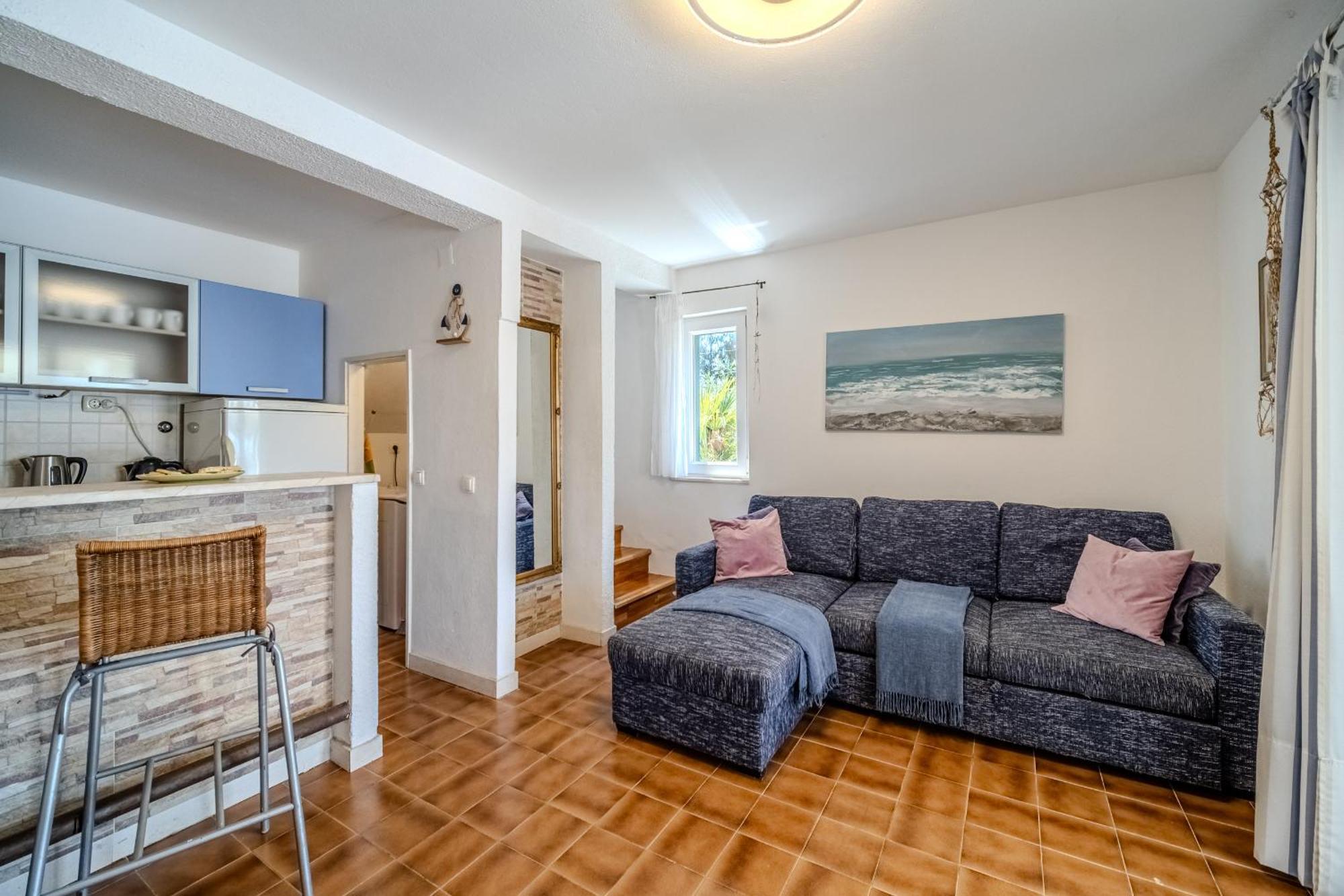 Villa Julia With Heated Pool, Ideal For Large Groups Милна Екстер'єр фото