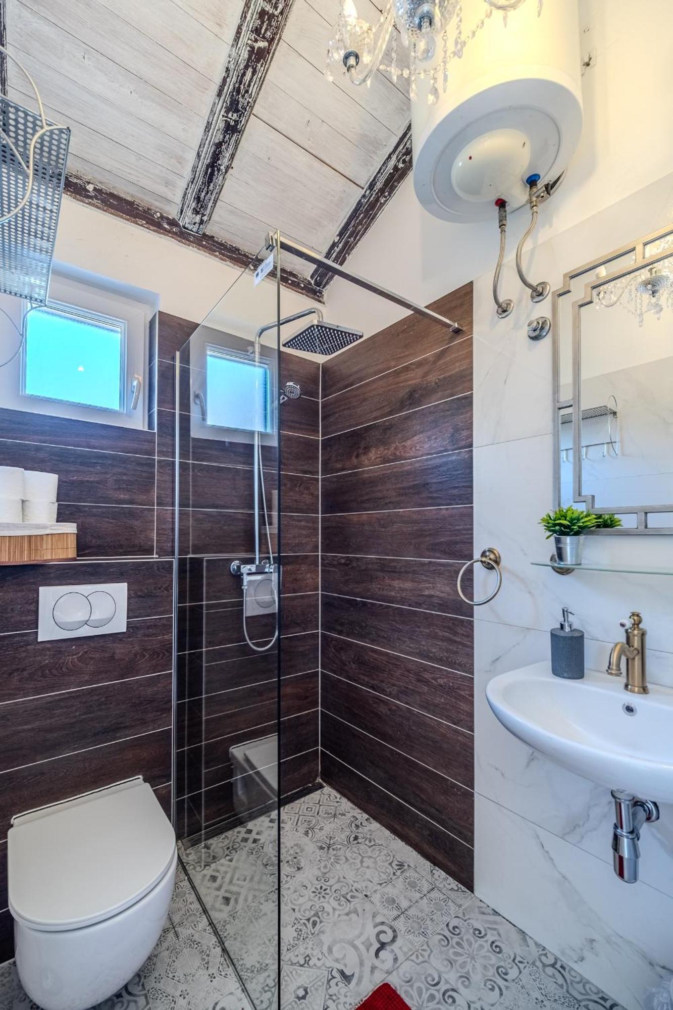 Villa Julia With Heated Pool, Ideal For Large Groups Милна Екстер'єр фото