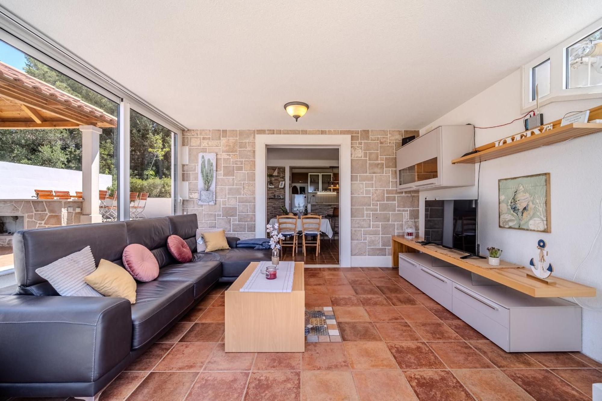 Villa Julia With Heated Pool, Ideal For Large Groups Милна Екстер'єр фото