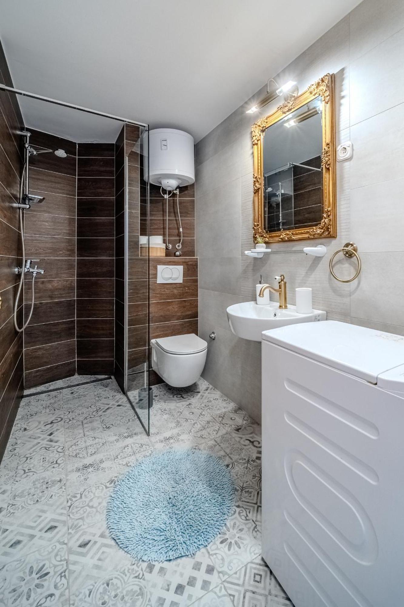 Villa Julia With Heated Pool, Ideal For Large Groups Милна Екстер'єр фото
